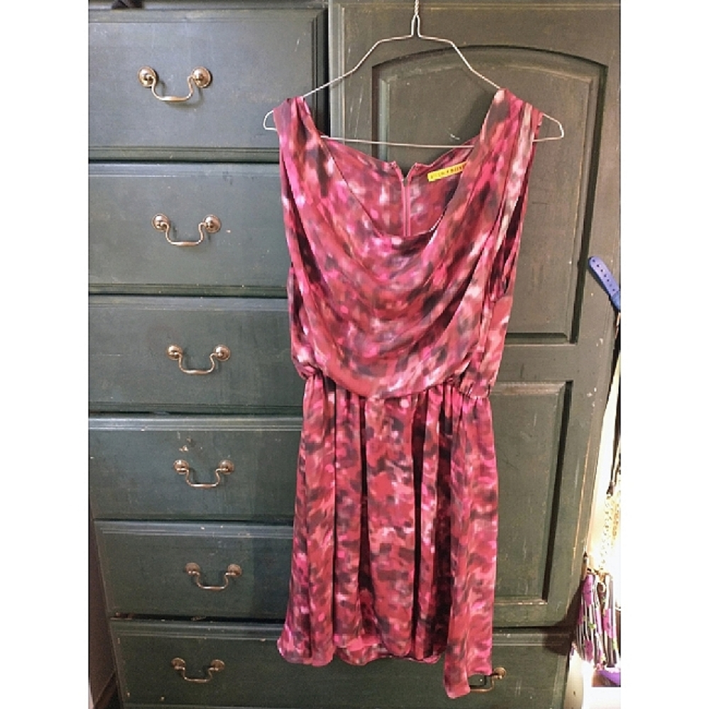 SALE! EUC. ALICE + OLIVIA Pink Print Dress sz Med - Picture 11 of 12